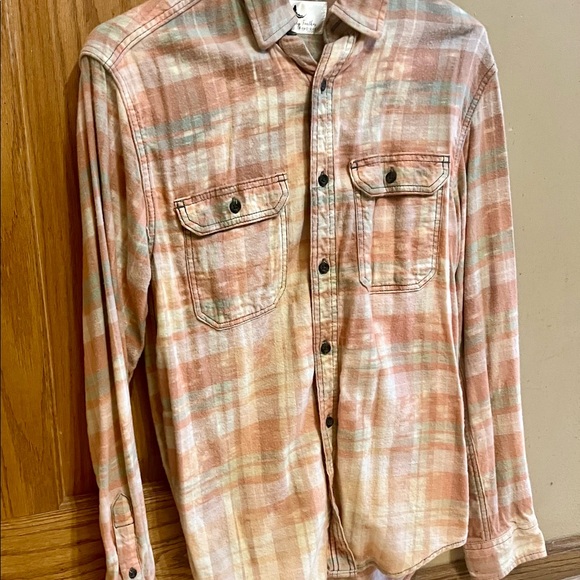 Tops - Distressed Flannel